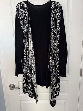 new directions Black and White Open-Front Patterned Cardigan